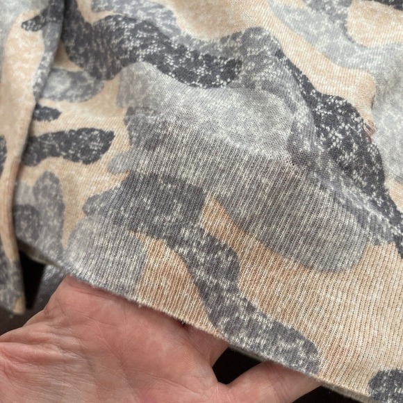 EQUIPMENT Sloan Camo Sweater Women Medium Wool Cashmere Blend Neutrals Crew - Picture 5 of 8